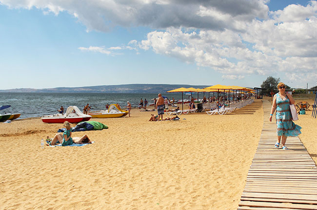  Пляж с золотым песком в Феодосии Крым 